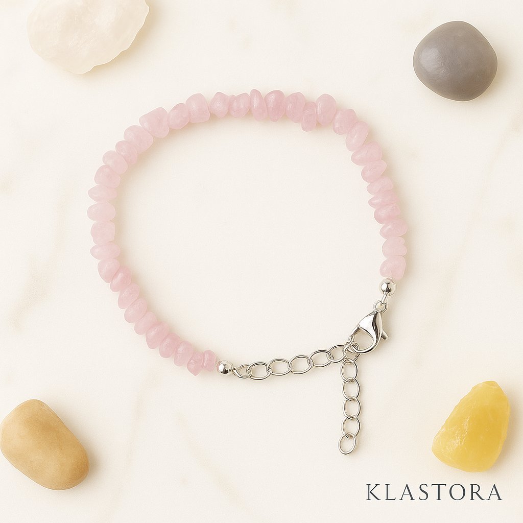 Bracelet en quartz rose composé d’éclats de pierres naturelles avec fermoir argenté, symbole d’amour et d’harmonie émotionnelle, bijou spirituel Klastora